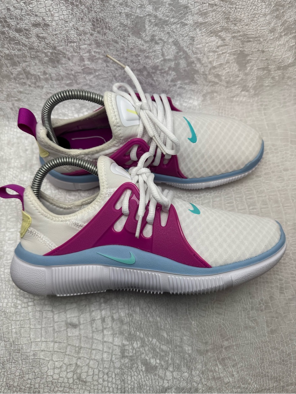 Nike Acalme women's sneakers, Women’s size 8